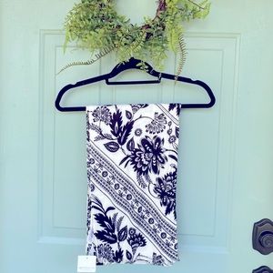 NWT Liz Claiborne Scarf